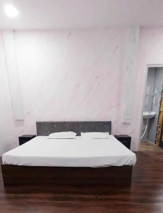 The Black Leaf Hotell Rāipur Exteriör bild